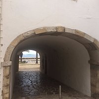 Arco com vista do mar