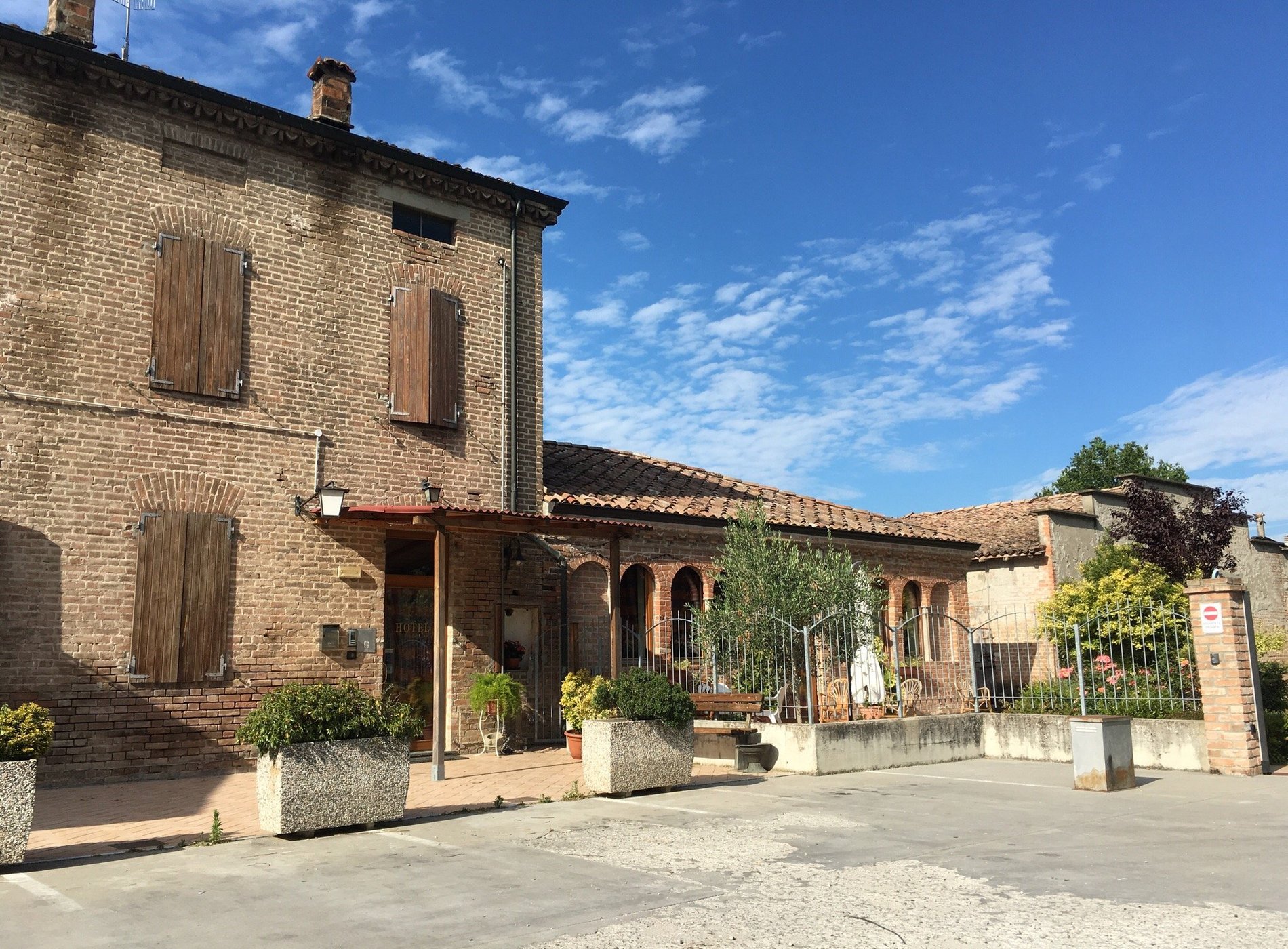 Hotel Trattoria La Cascina image