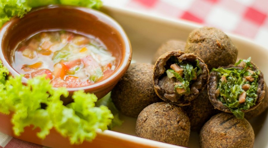 Bolinho de Feijoada recheado, maravilhoso.