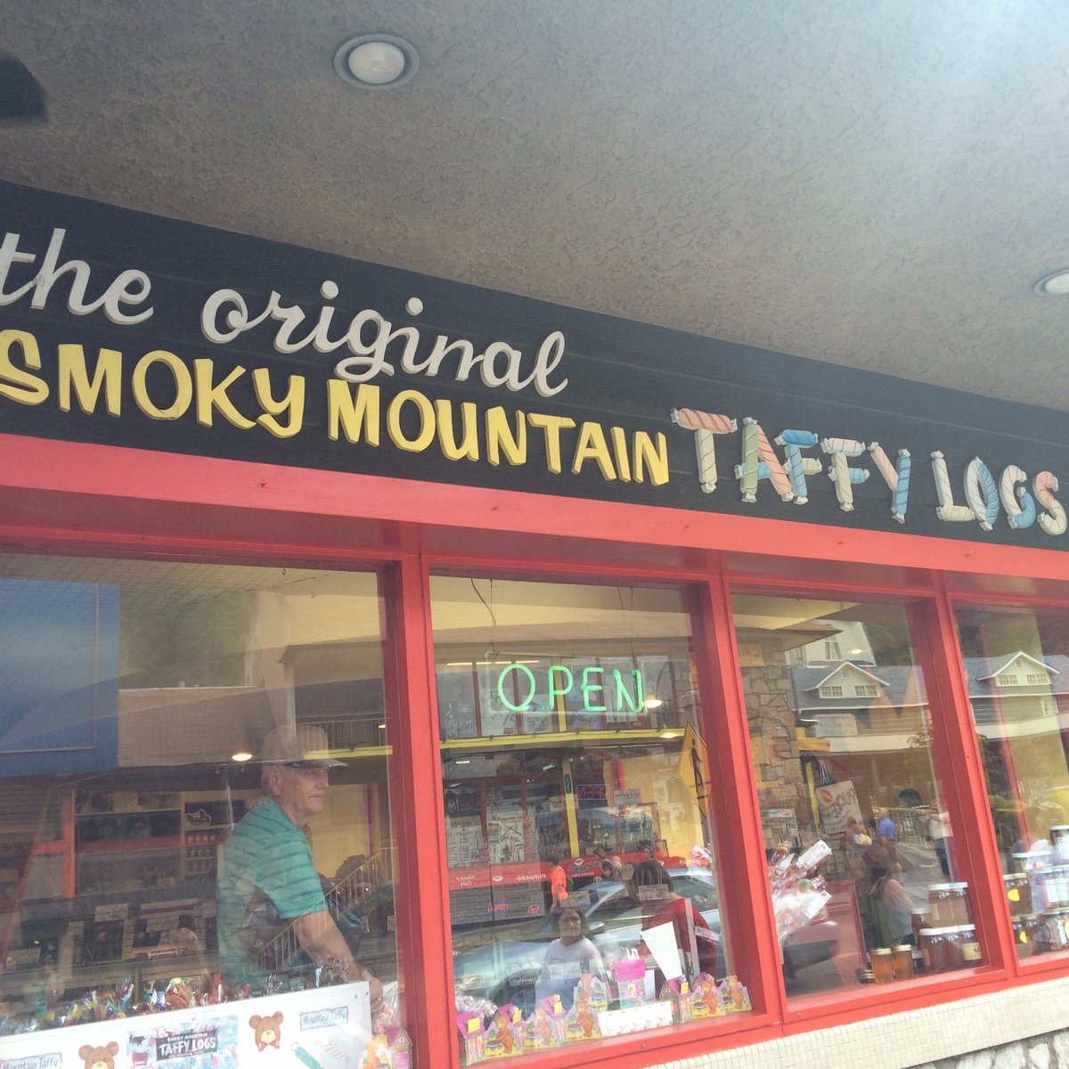 The Original Smoky Mountain Taffy Logs (Gatlinburg) 2022 Lo que se