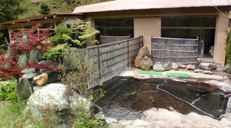 一様、左が男湯、右が女湯、男湯に行けば混浴