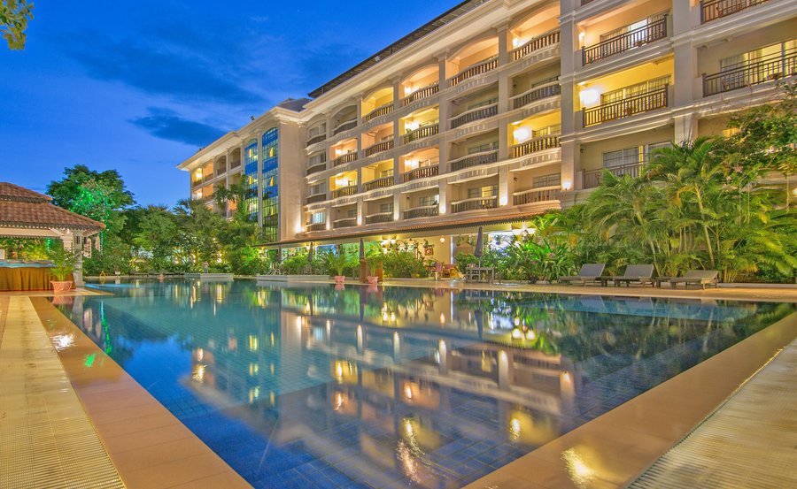 Baray Pool Side1