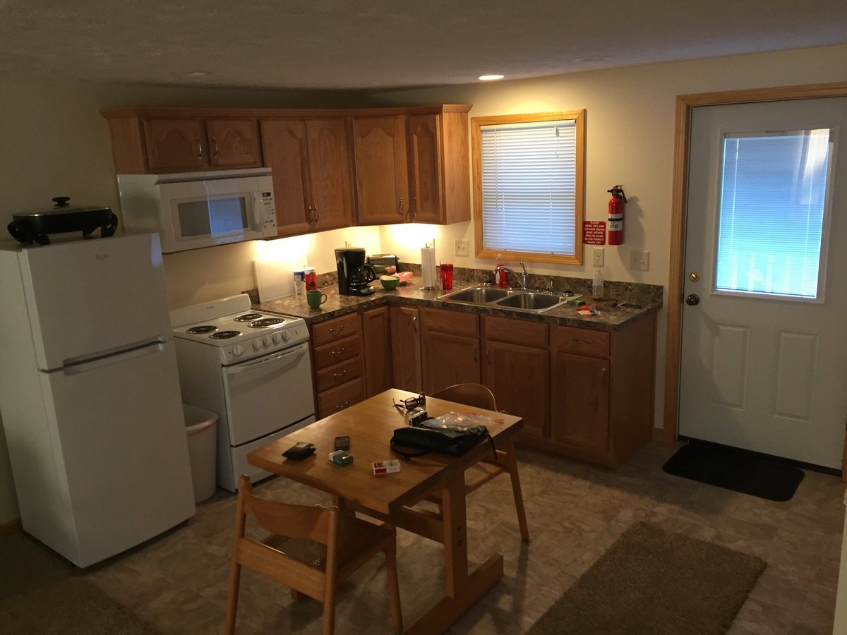 M22 INN - SUTTONS BAY - Updated 2022 Prices & Motel Reviews (MI)