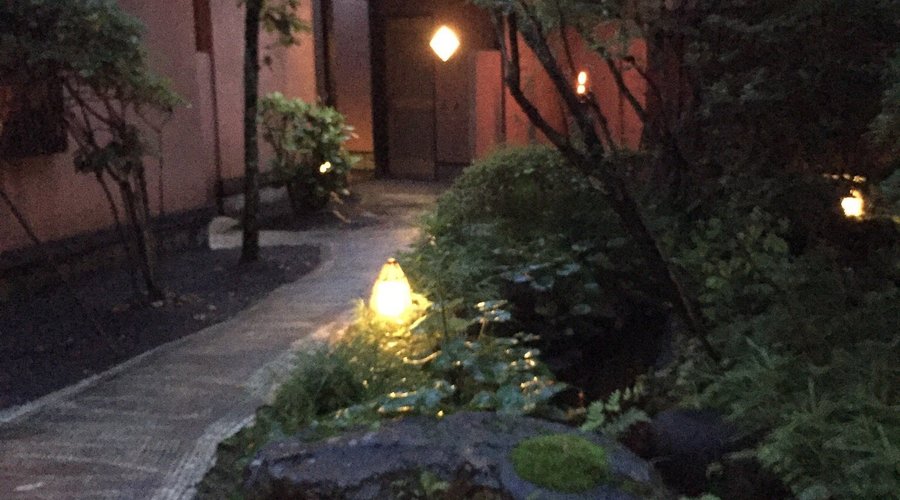 内風呂には畳が敷いてあり、テレビも見れます。