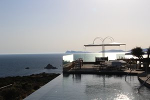 Pool & Beach