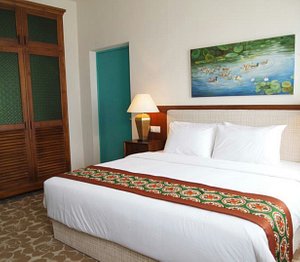 Kapitan Kongsi Hotel in Melaka, image may contain: Table Lamp, Lamp, Bed, Furniture