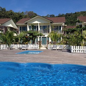 The 2 story resort infront of the sauna pool...