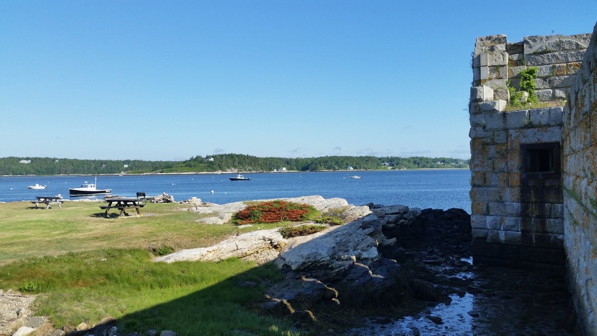 are dogs allowed at fort popham beach