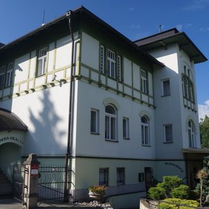 View of the pension and outdoor eating area