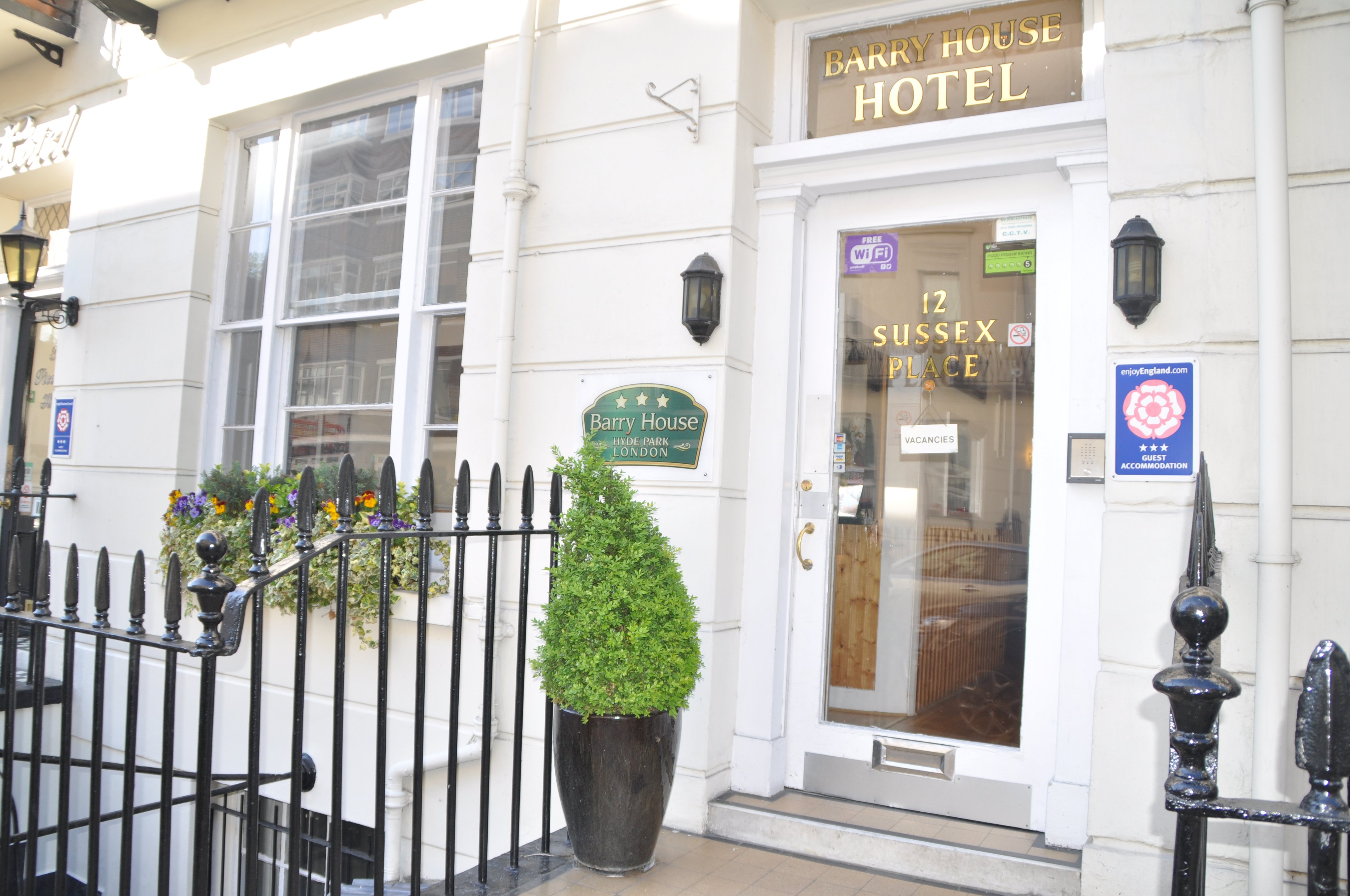 BARRY HOUSE (London) - B&B Reviews, Photos, Rate Comparison - Tripadvisor