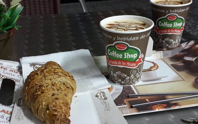 Capuchino & Croissant de Cereales