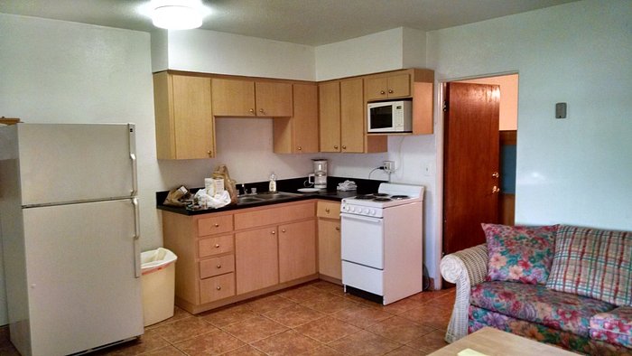 All rooms have a microwave and a mini fridge - Picture of Lake Shore Motel,  Little River - Tripadvisor