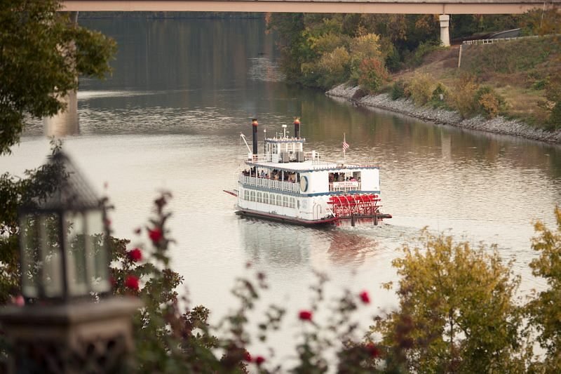 boat cruises knoxville tn
