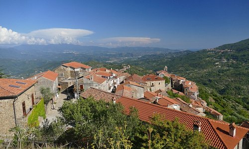 Vista del pueblo de Rocca Cilento desde la parte alta donde esta el castillo.