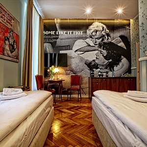 Stare Kino Cinema Residence in Lodz, image may contain: Couch, Dorm Room, Bed, Living Room