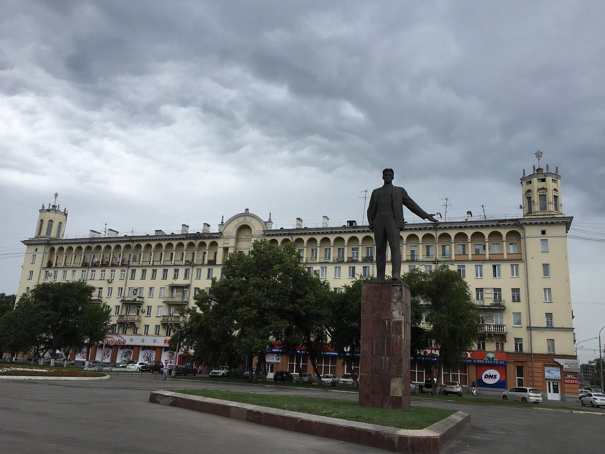 Памятник В.В. Маяковскому, Новокузнецк: лучшие советы перед посещением -  Tripadvisor