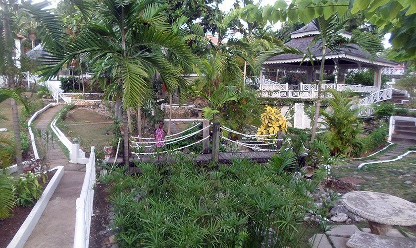 wonderful walkways back and front by the ocean