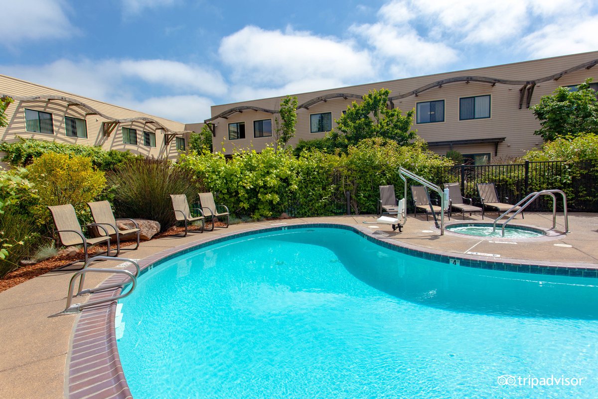 DoubleTree by Hilton Napa Valley American Canyon Pool: Pictures ...