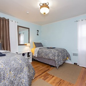 The Blue-Haven Twin Bedroom at the JFK Bed & Breakfast GuestHouse