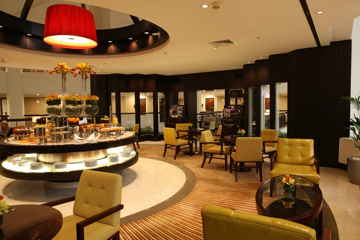 Movenpick Grand Al Bustan Dubai, hotel in Dubai
