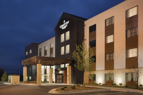 COUNTRY INN & SUITES ASHEVILLE RIVER ARTS DISTRICT $94 ($̶1̶3̶4̶ ...