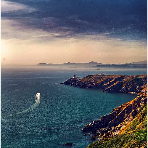 Irische Leuchttürme - Leuchtfeuer entlang Irlands wilder Küste  (Wandkalender 2022 DIN A4 quer): Unterschiedliche Leuchttürme rund um die  Küste der grünen Insel Irland. (Monatskalender, 14 Seiten ) : :  Everything Else