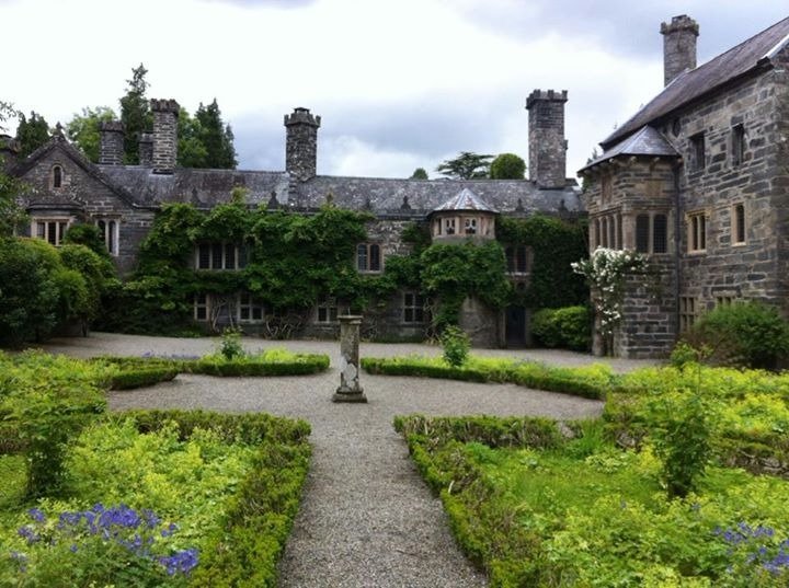 gwydir castle dining room