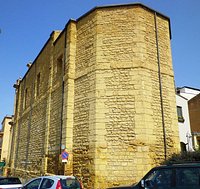 La possente struttura esterna della Chiesa.