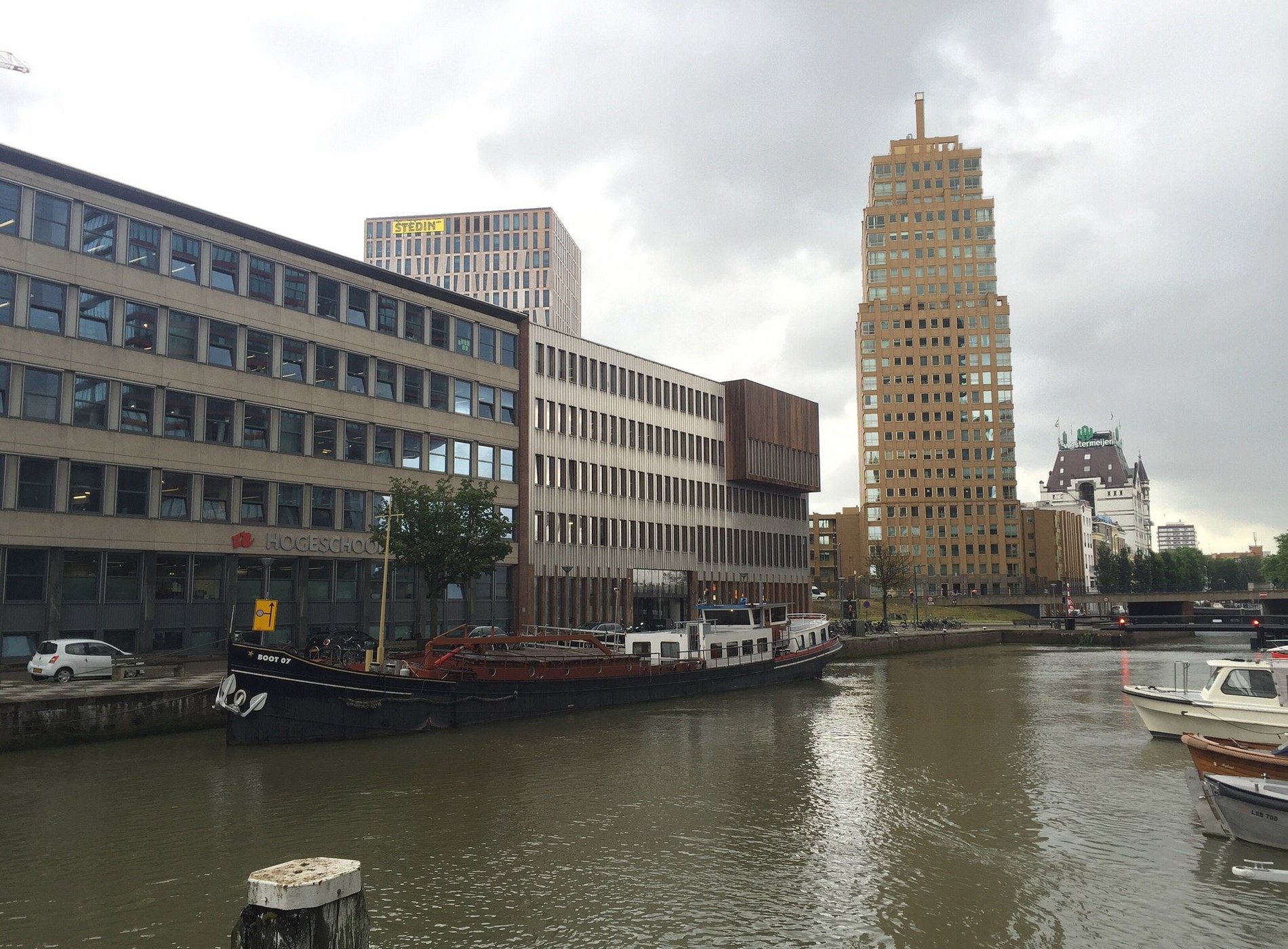 Boat Hotel Rotterdam image
