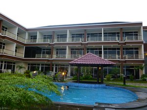 Kolam Renang & Pantai