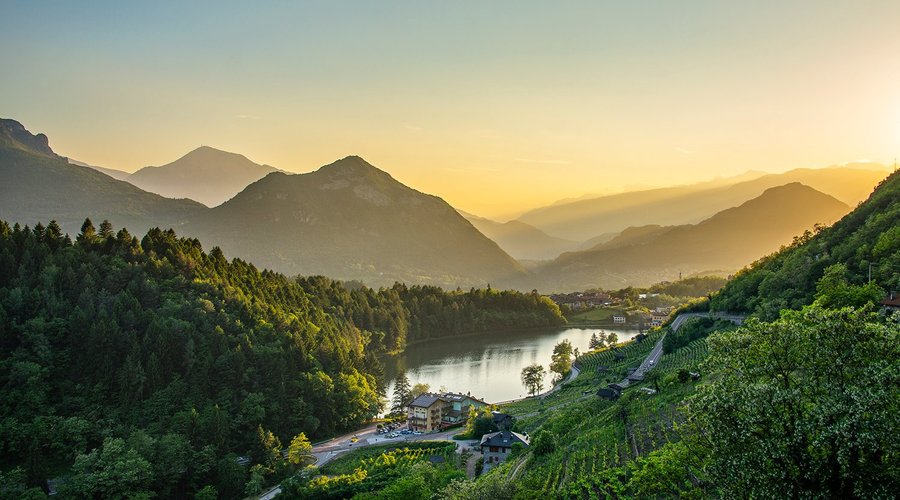 tramonto sul lago canzolino