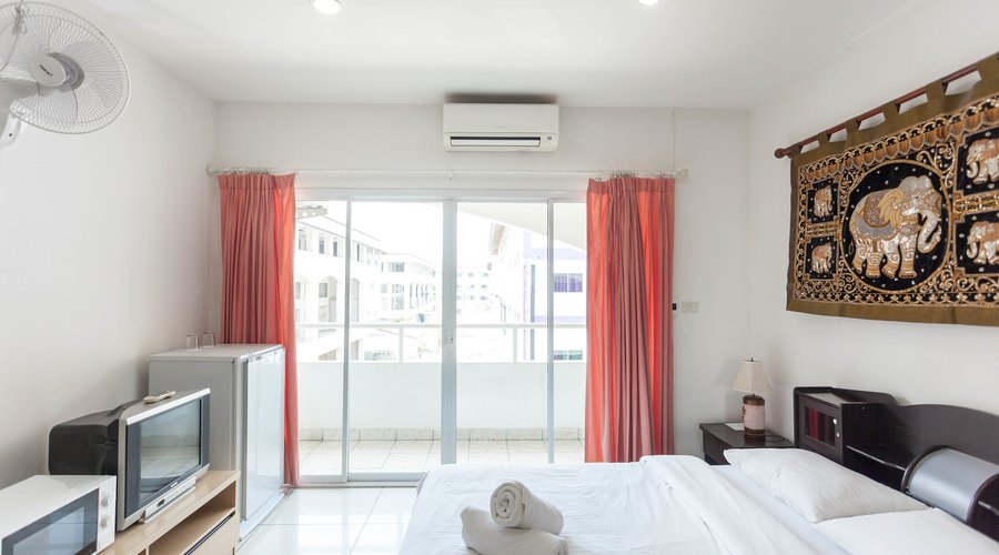 The Standard Room at the Jomtien Hostel Hotel