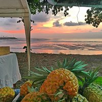Sunset and Pineapples at the Quepos Farmer's Market
