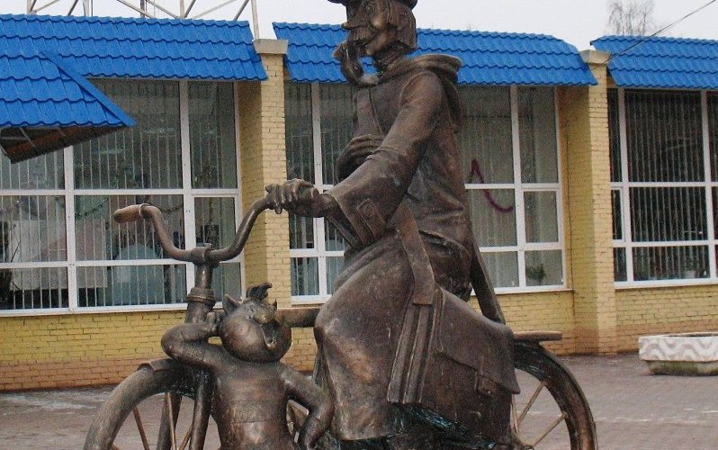 Памятник почтальону Печкину. Луховицы, Московская обл, Россия