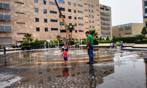 A view of the fountain at the mall - a great favourite with kids!