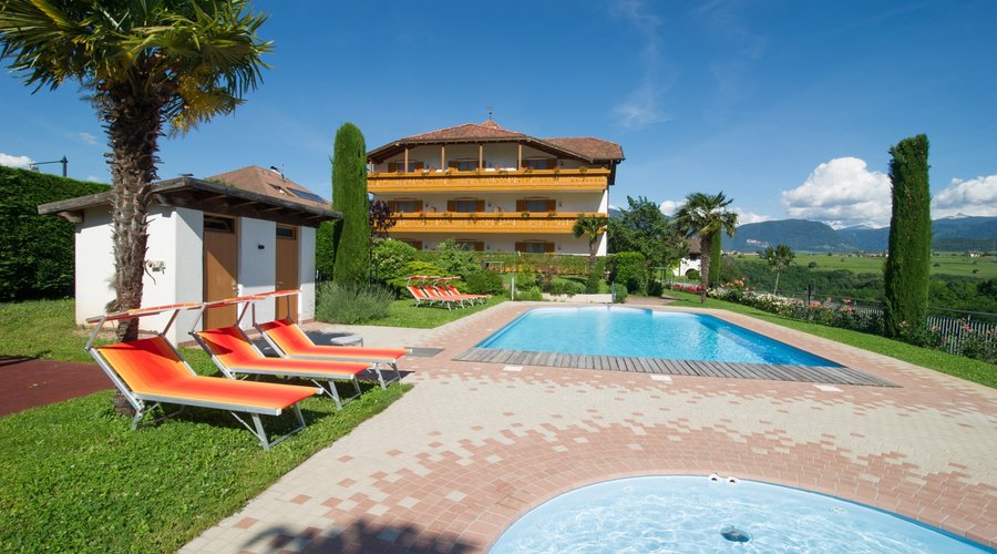 Pool und Haus