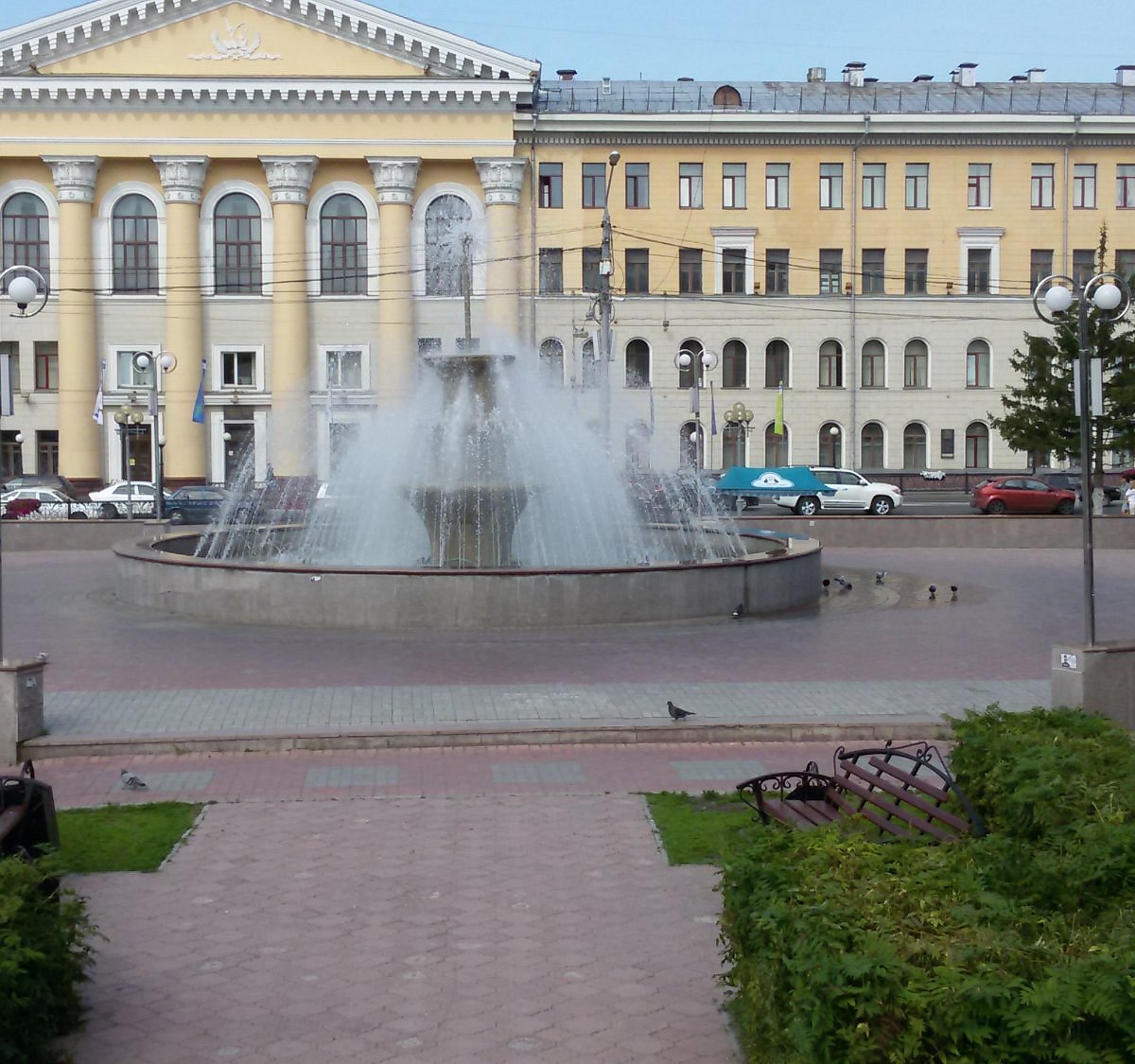 Пл томск. Новособорная площадь Томск. Фонтан на Новособорной площади в Томске. Томск достопримечательности Новособорная площадь. Новособорная площадь Томск 2023.