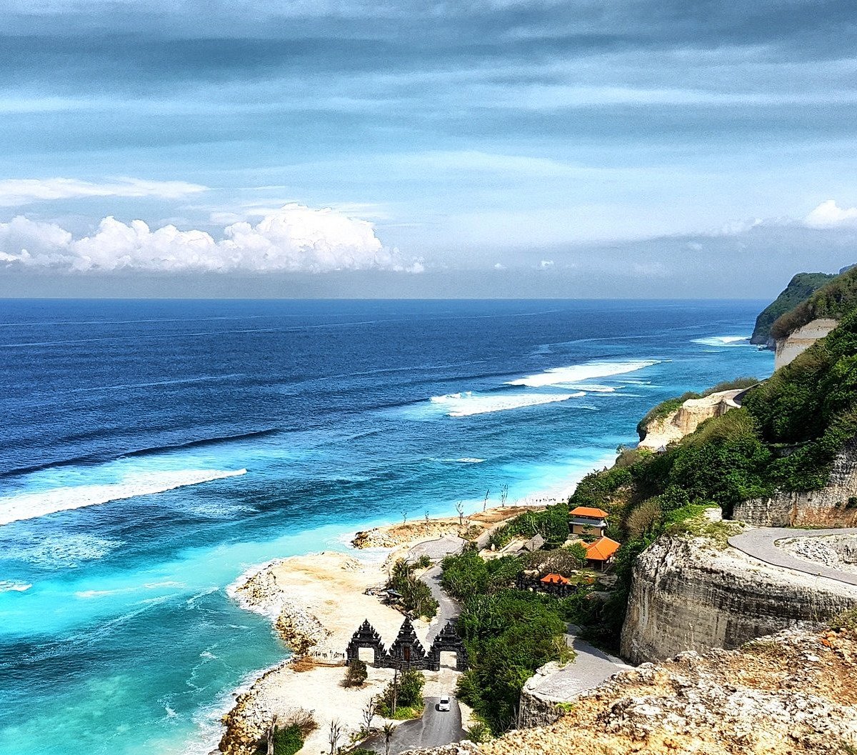 Pemandangan Pantai Melasti di Bali