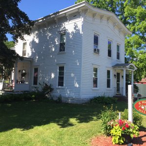 View of A White Rose Bed and Breakfast exterior.