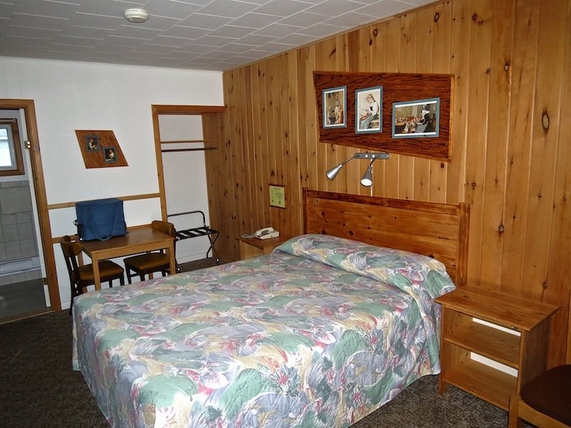 DEEP RIVER MOTEL - Prices & Reviews (Ontario, Canada) - Tripadvisor