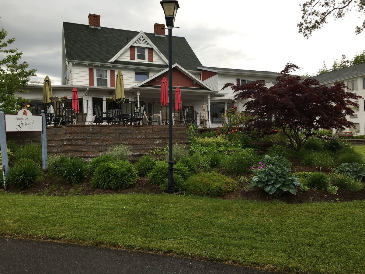 AUBERGE GISELE'S COUNTRY RESTAURANT, Baddeck - Restaurant Reviews ...