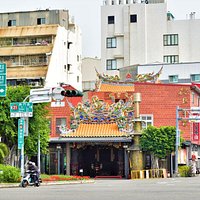 良皇宮:保安路から