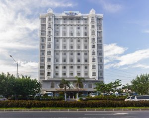 Microtel by Wyndham Mall of Asia in Luzon, image may contain: Hotel, Condo, City, Urban