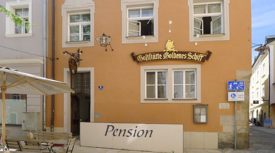Goldenes Schiff Buiten