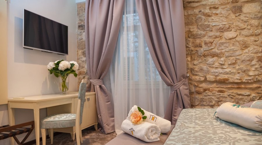 Standard Double bedroom