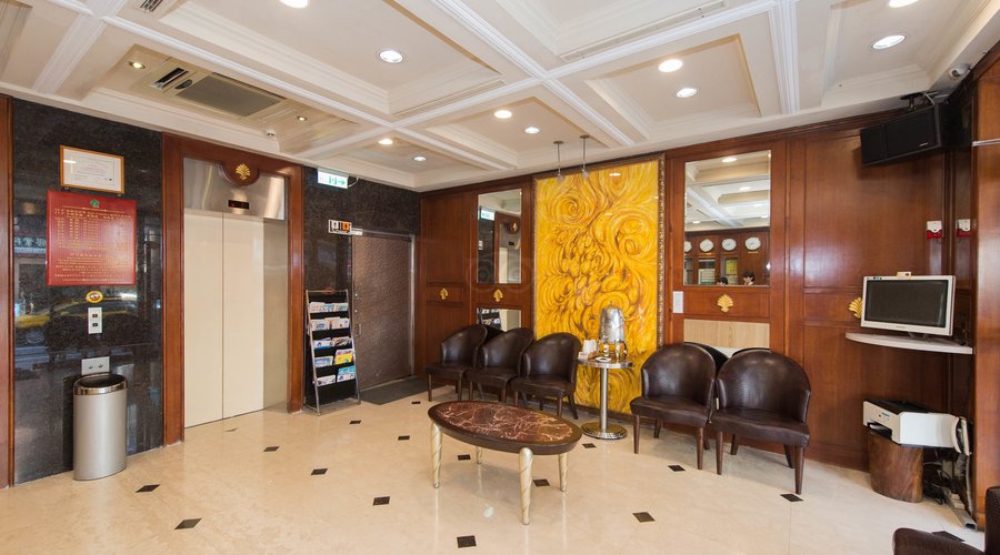 Lobby at the Cambridge Hotel