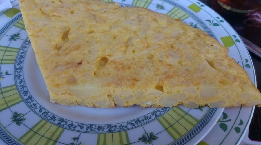 Casi media tortilla de patatas, riquísima