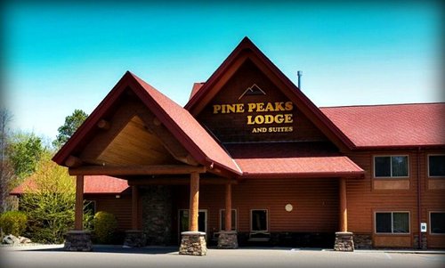 Pine Peaks Lodge and Suites image