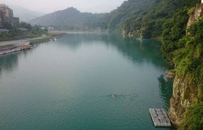 People swimming in Bitan