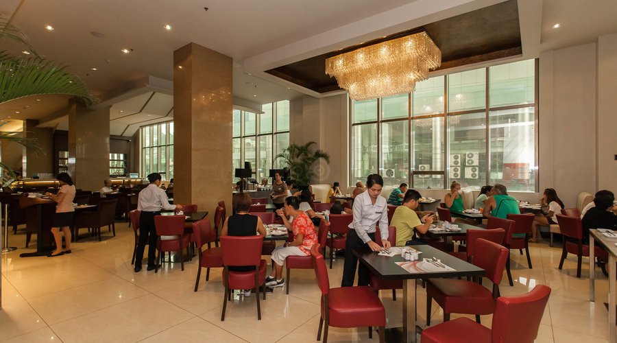 Bar & Restaurant at the Mandarin Plaza Hotel